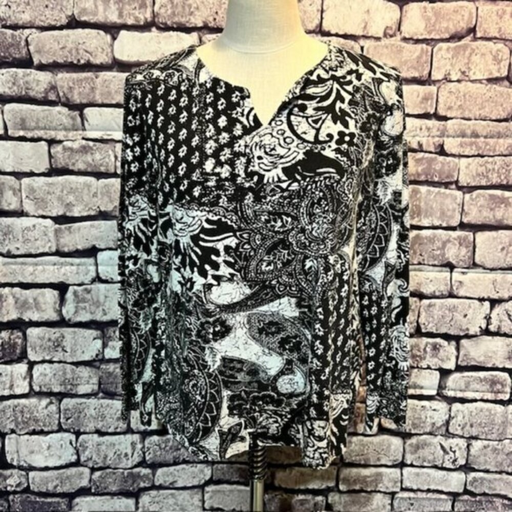 Chico's Black & White Top Size Large